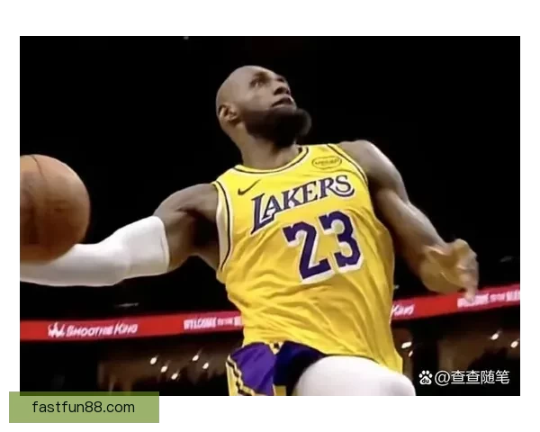 雷迪克：不会让艾顿和海斯更多外线三分 詹姆斯的表现已超越语言赞美